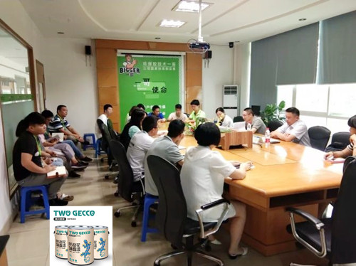 兩只壁琥水性漆完成水性涂料類開發(fā)認證審核2
